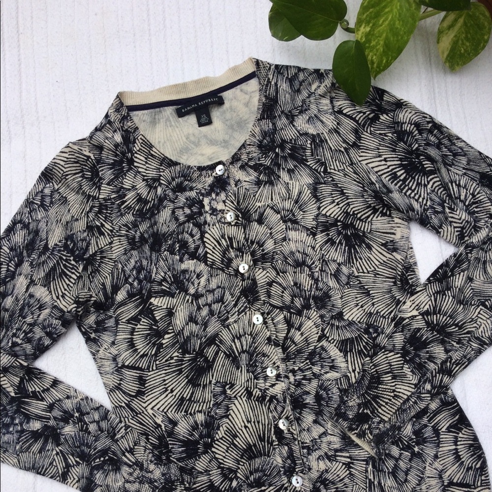 Banana Republic blue beige palm print cardigan xs